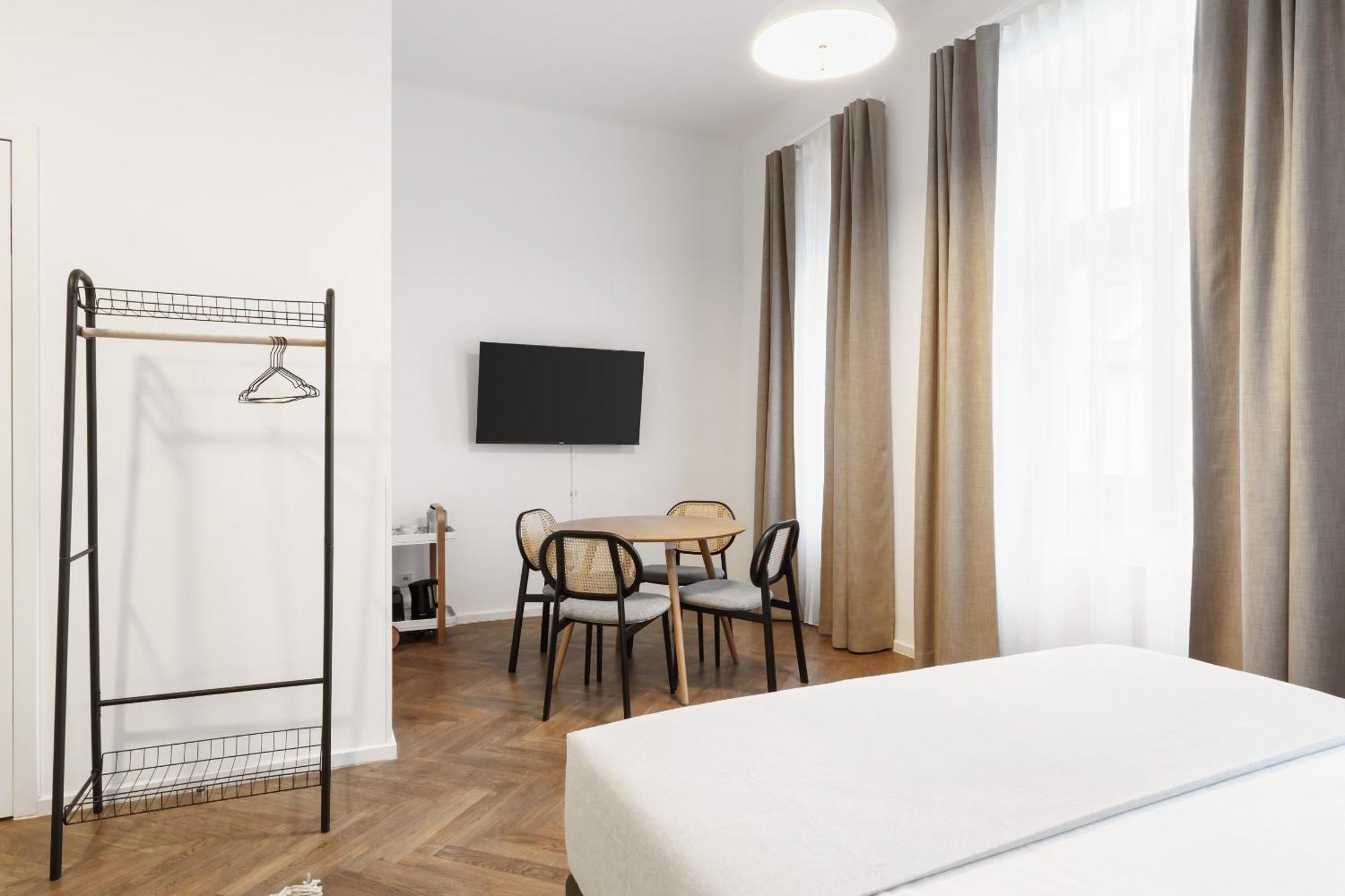 Limehome Prague Halkova Room photo